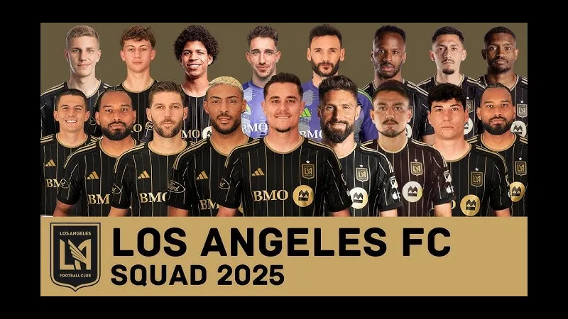 Cầu thủ LA Galaxy đang chạy nhanh trên sân Cầu thủ LA Galaxy đang chạy nhanh trên sân