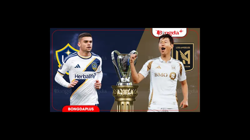 Cầu thủ LA Galaxy với một pha dứt điểm chính xác vào khung thành Los Angeles Cầu thủ LA Galaxy với một pha dứt điểm chính xác vào khung thành Los Angeles
