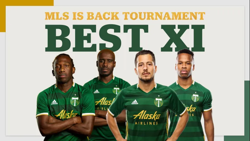 Cầu thủ Seattle Sounders thực hiện phạt góc trước Portland Timbers Cầu thủ Seattle Sounders thực hiện phạt góc trước Portland Timbers